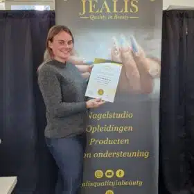 Online Opleidingen Nagelstylist-2 11 jealis_cursist_dielle